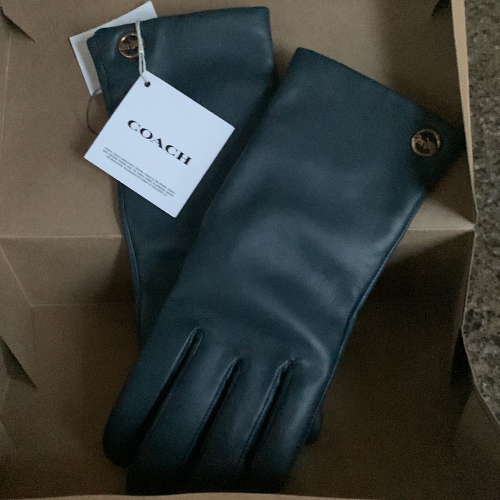 Brand New Coach in Original Box Horse & Carriage Gloves Color: Denim
